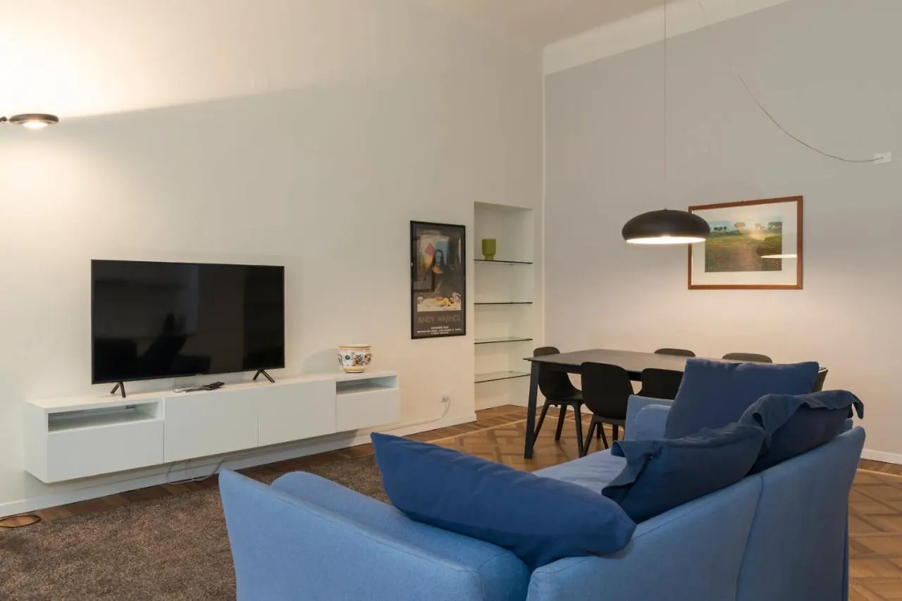 Luxury Apartment Near Duomo Italia 38 Milánó 0*,