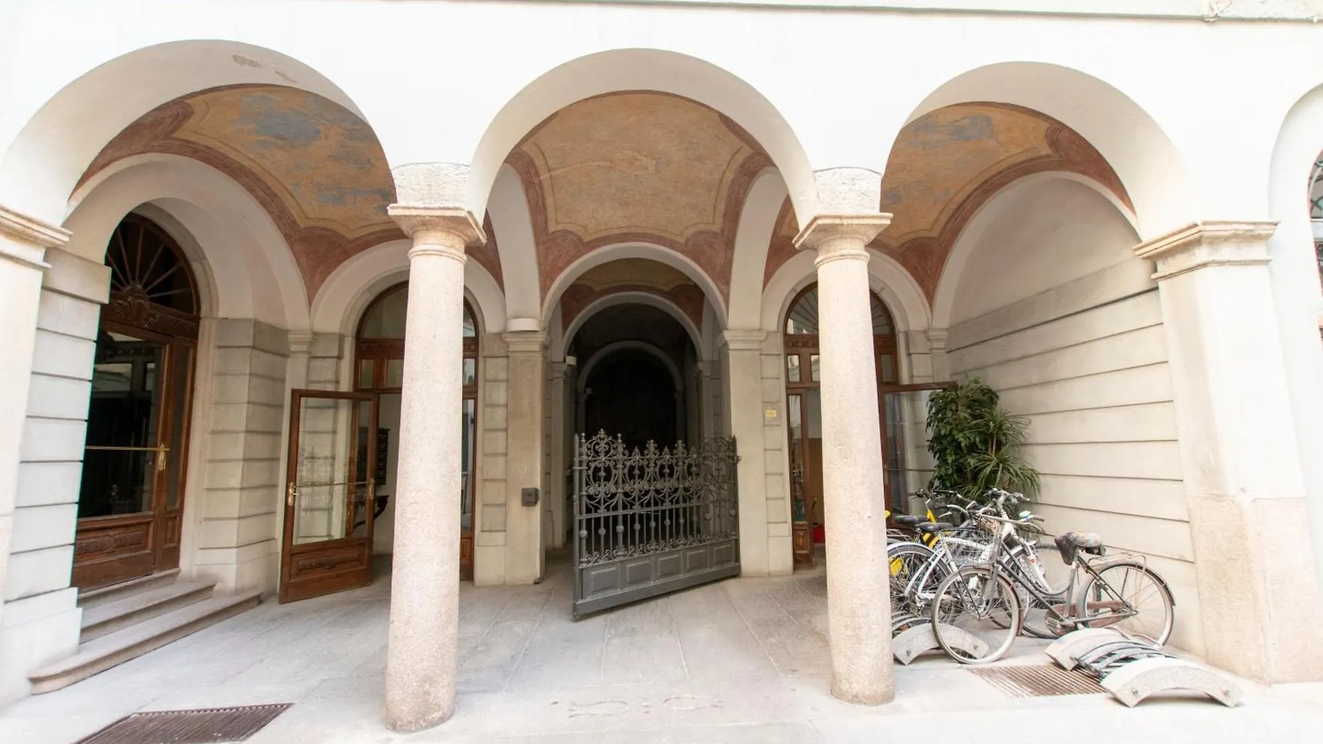 Luxury Apartment Near Duomo Italia 38 Milan